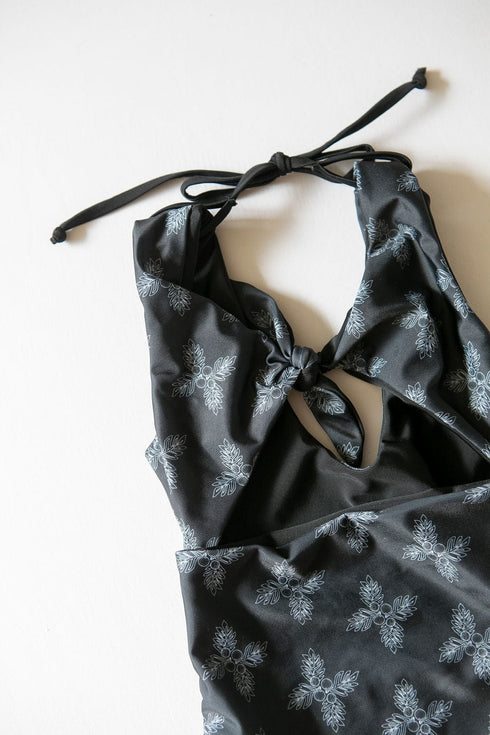 girls-cutout-one-piece-in-black-breadfruit-bandana-of-one-sea - Sophia's Style -2